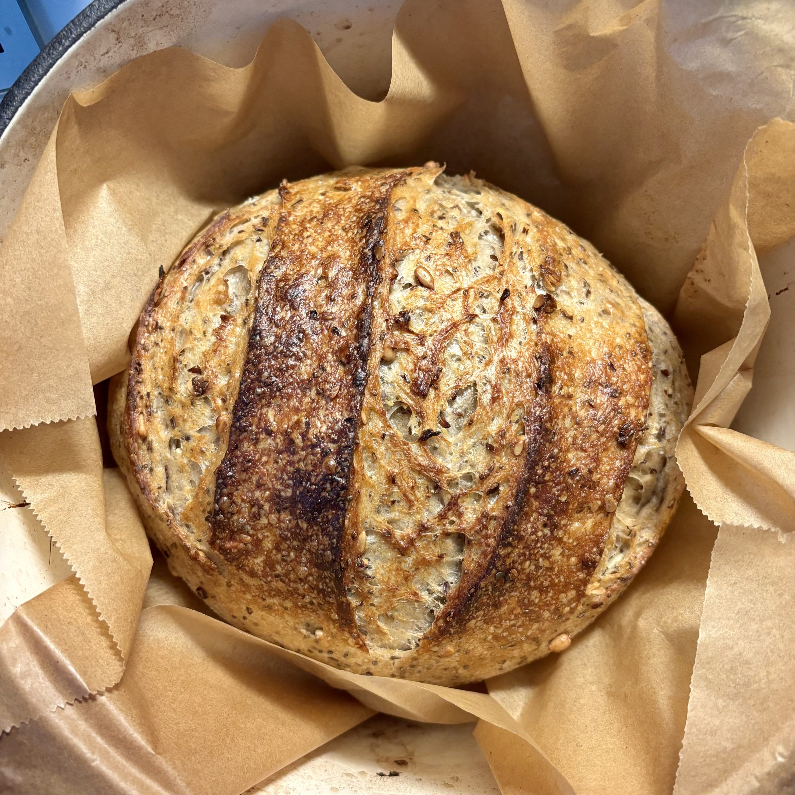 Sauerteig Körnerbrot – rustikal, knusprig & einfach gebacken