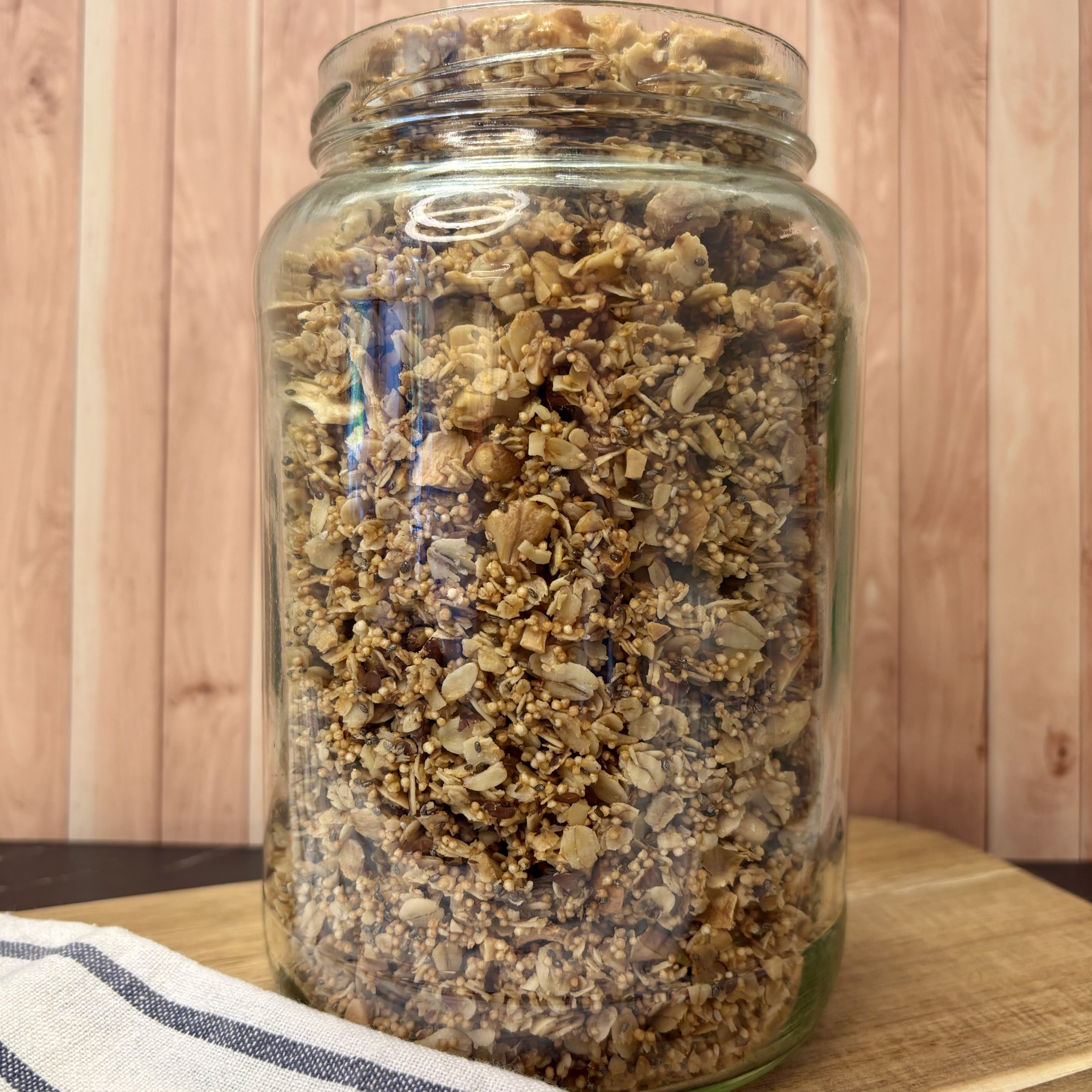 Knuspriges Granola selber machen ohne Zucker – mein bestes Müsli Grundrezept