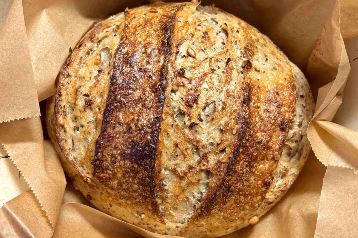 Sauerteig Körnerbrot – rustikal, knusprig & einfach gebacken