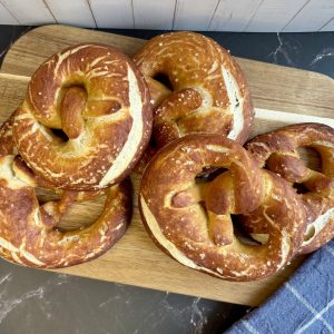 Das einfachste Sauerteig Brezel Rezept