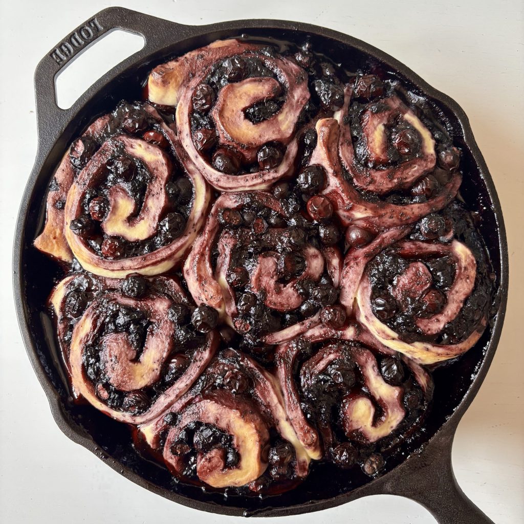 Blaubeerschnecken mit Sauerteig