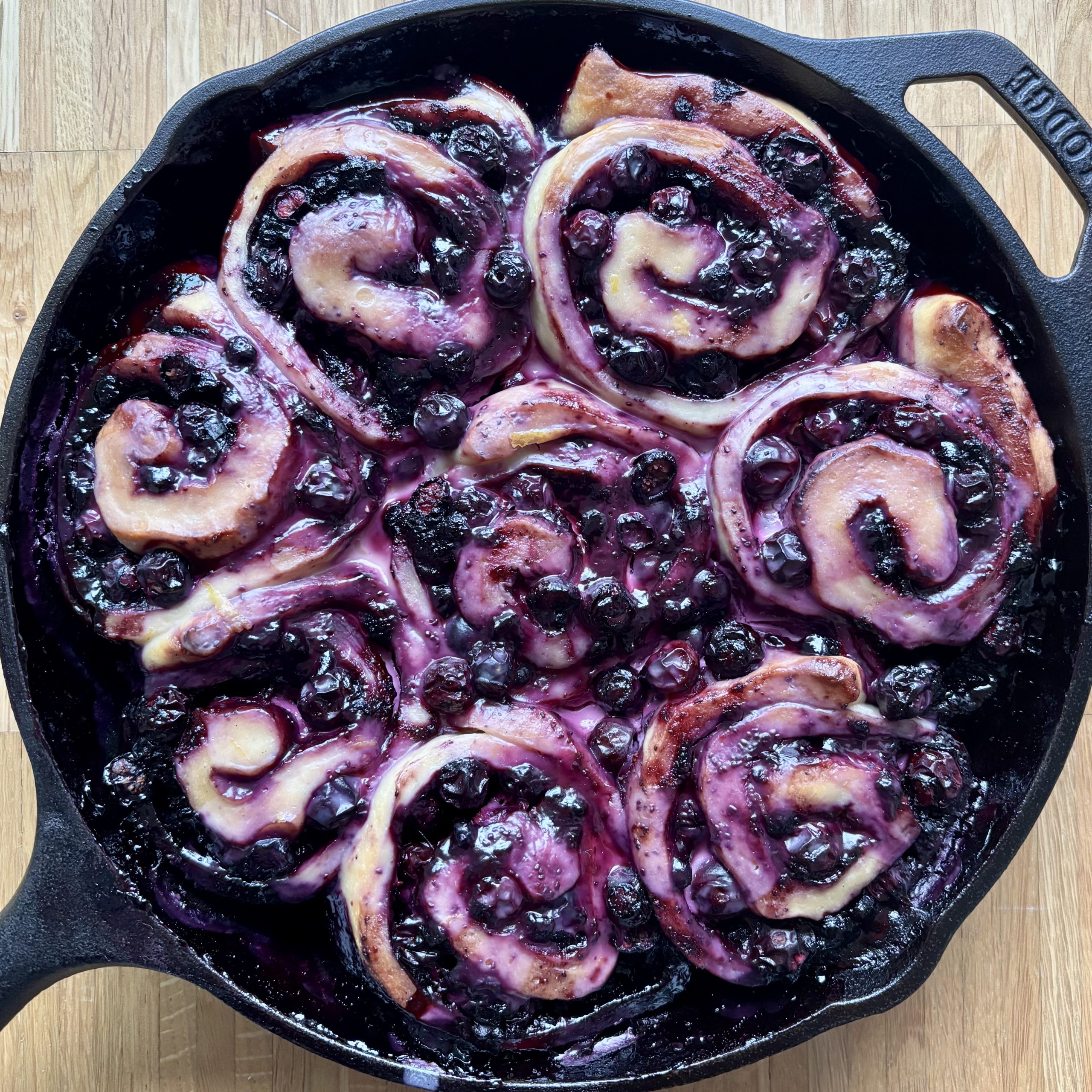 Blaubeerschnecken mit Sauerteig – ein frisches Frühlingsrezept