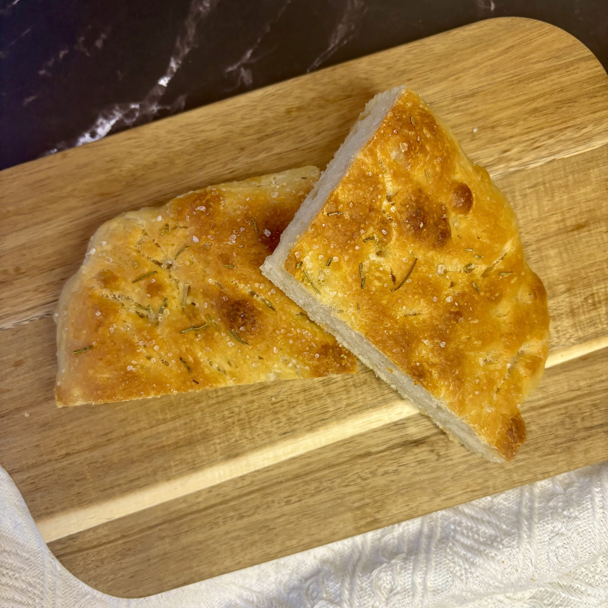 Sauerteig Focaccia – knusprig, luftig und besonders aromatisch