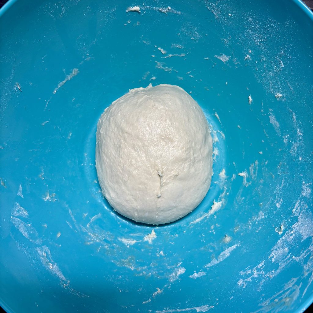 Sauerteig Teig in einer Schüssel bereit für die Weiterverarbeitung