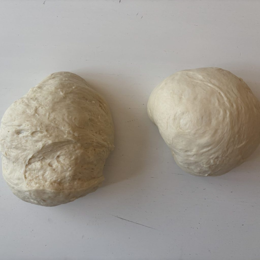 Sauerteig Fladenbrot Teig in Portionen geteilt