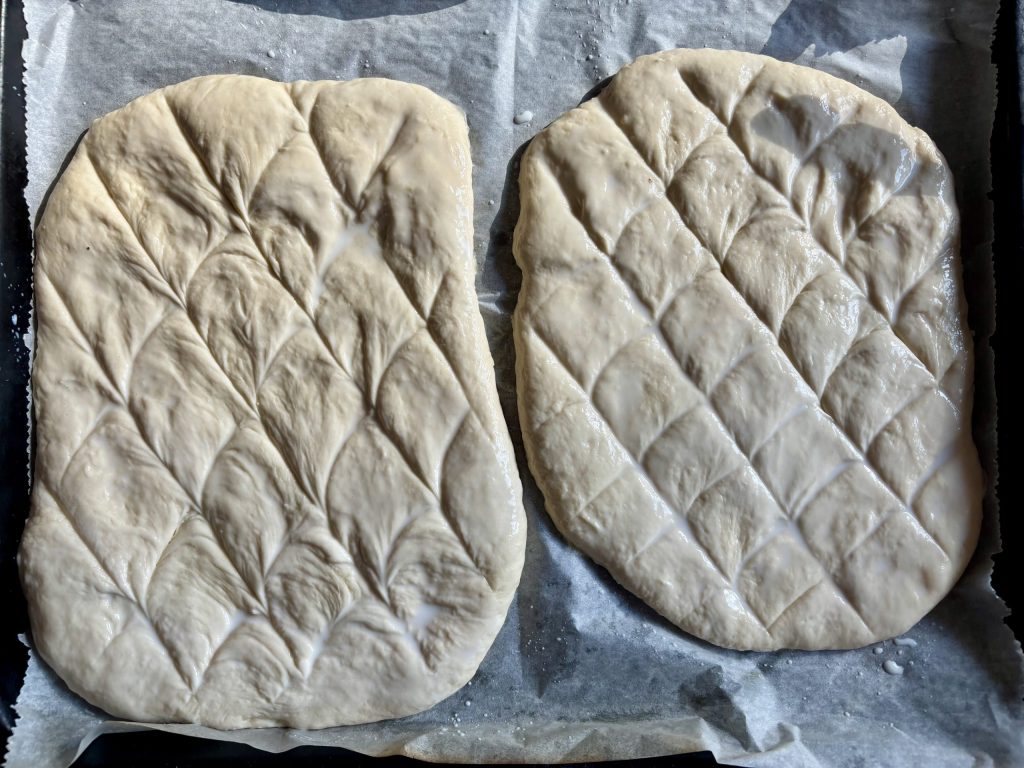 Sauerteig Fladenbrot Teiglinge vor dem Backen