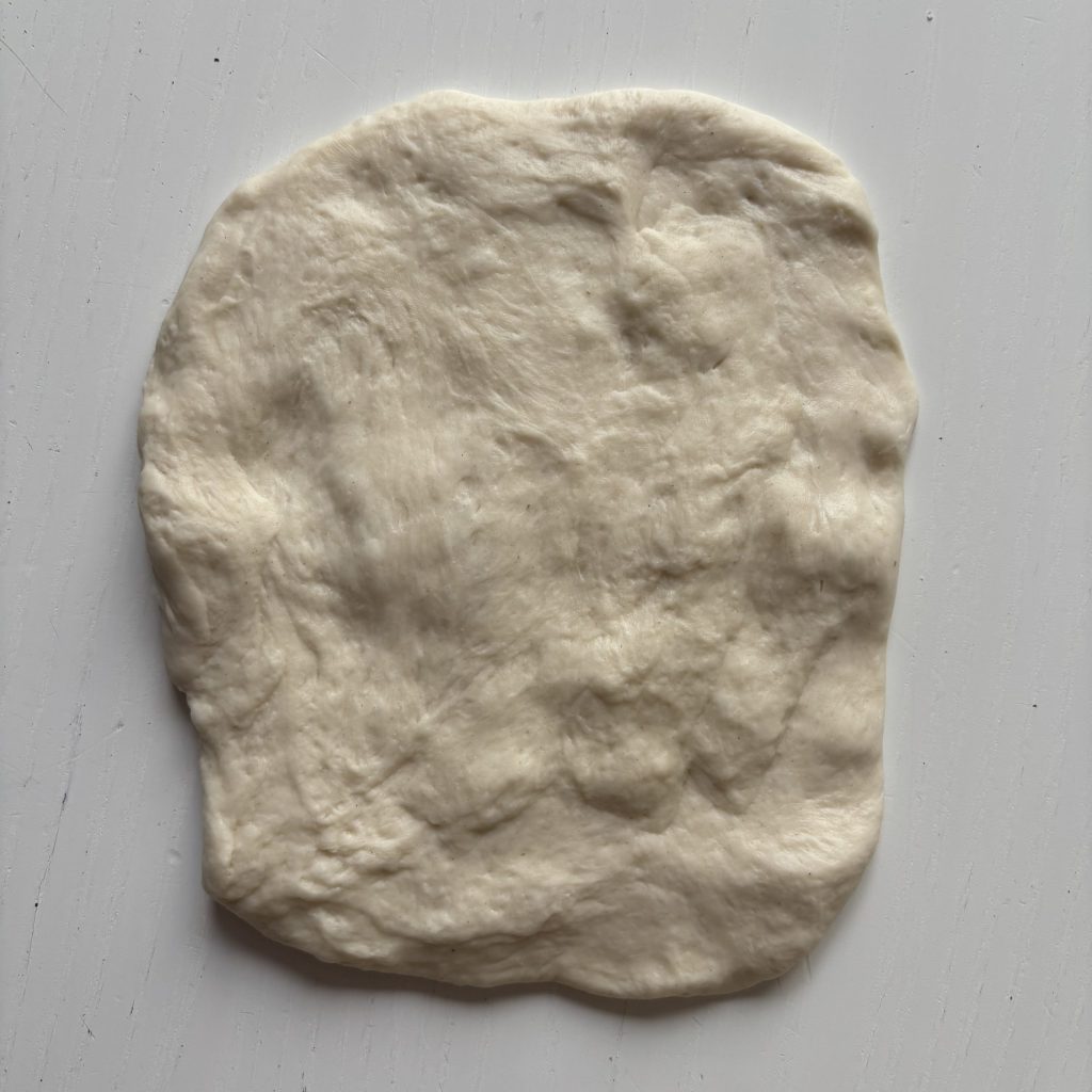 Ausgerollter Teig für Tessinerbrot mit Sauerteig