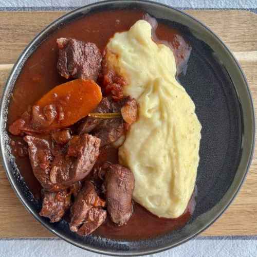 Nonas Voressen mit Reh, Kartoffelstock und Karotten