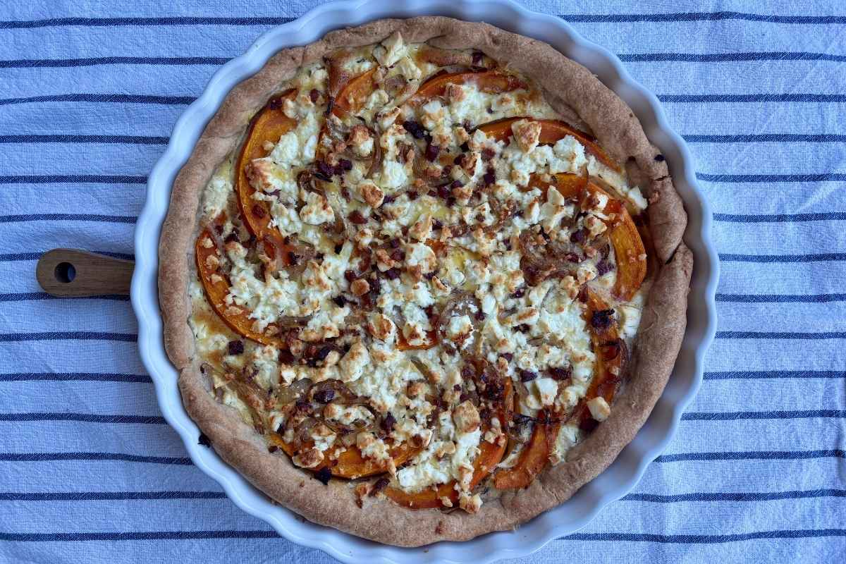 Sauerteig Tarte mit Kürbis, Speck und Feta